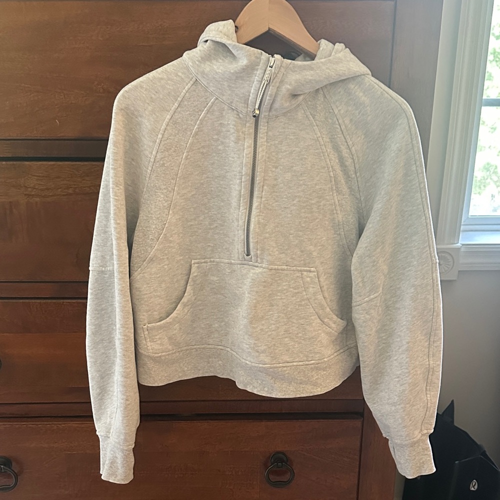 lululemon scuba hoodie in great condition size xs/s